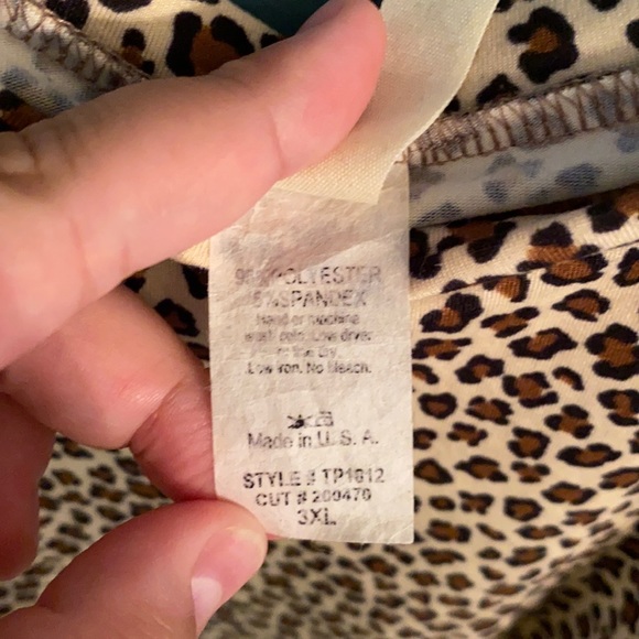 Cheetah print top - Picture 6 of 7